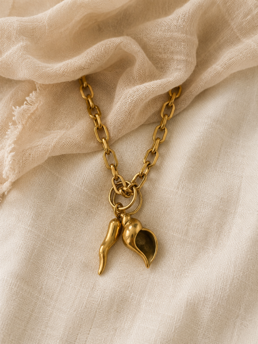 le charm chili gold
