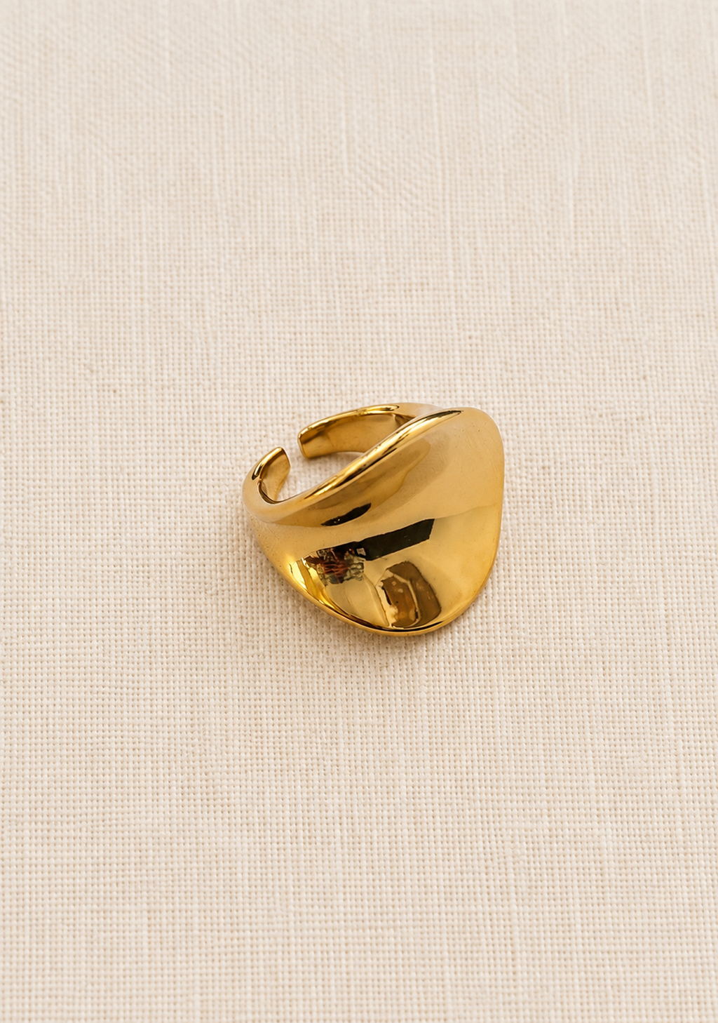 le ring ondulé doré
