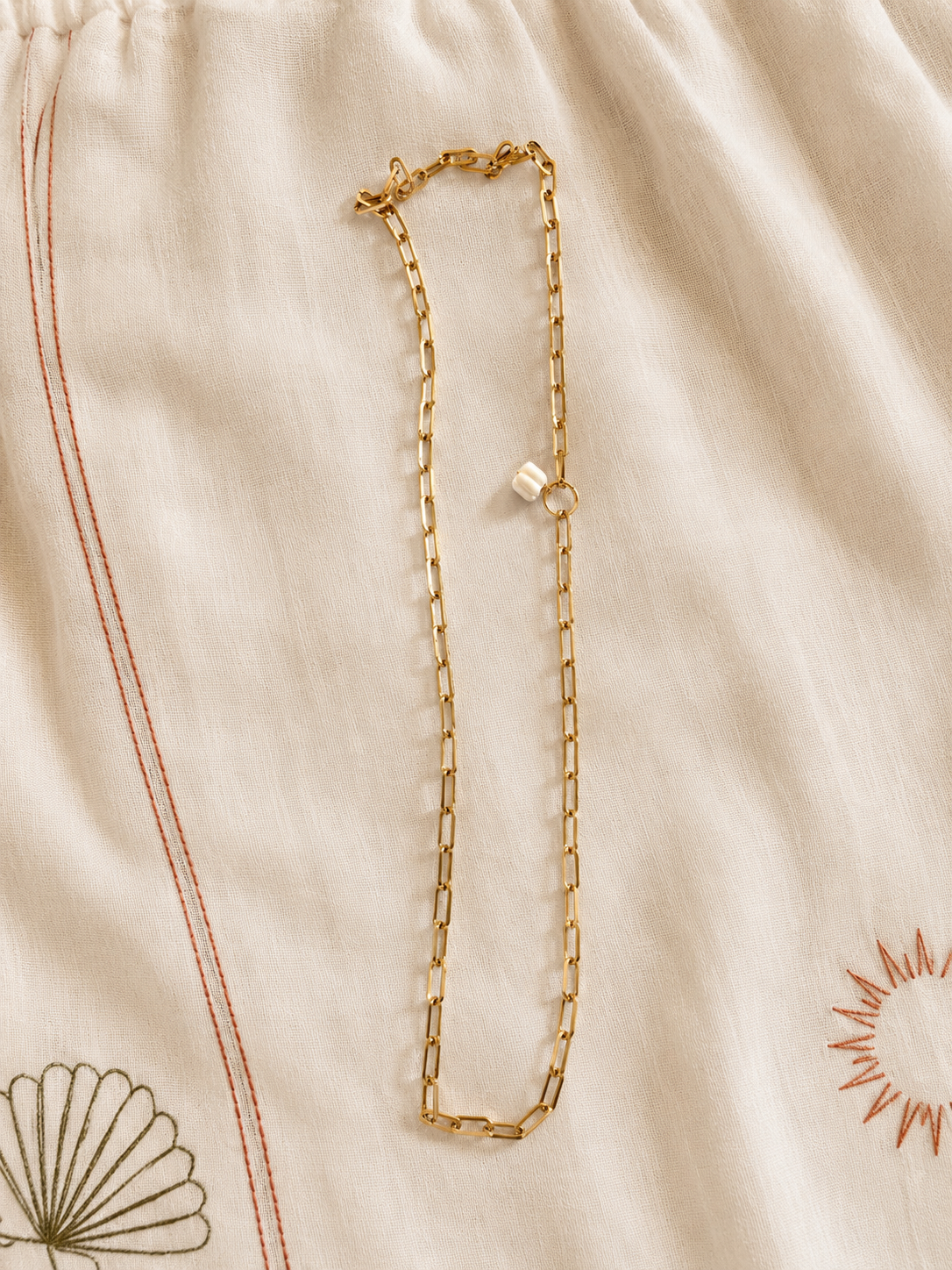 le collier maxi white charm