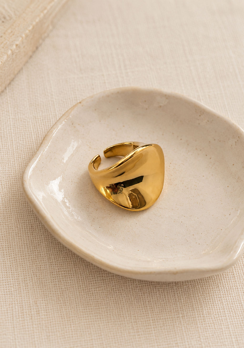 le ring ondulé doré