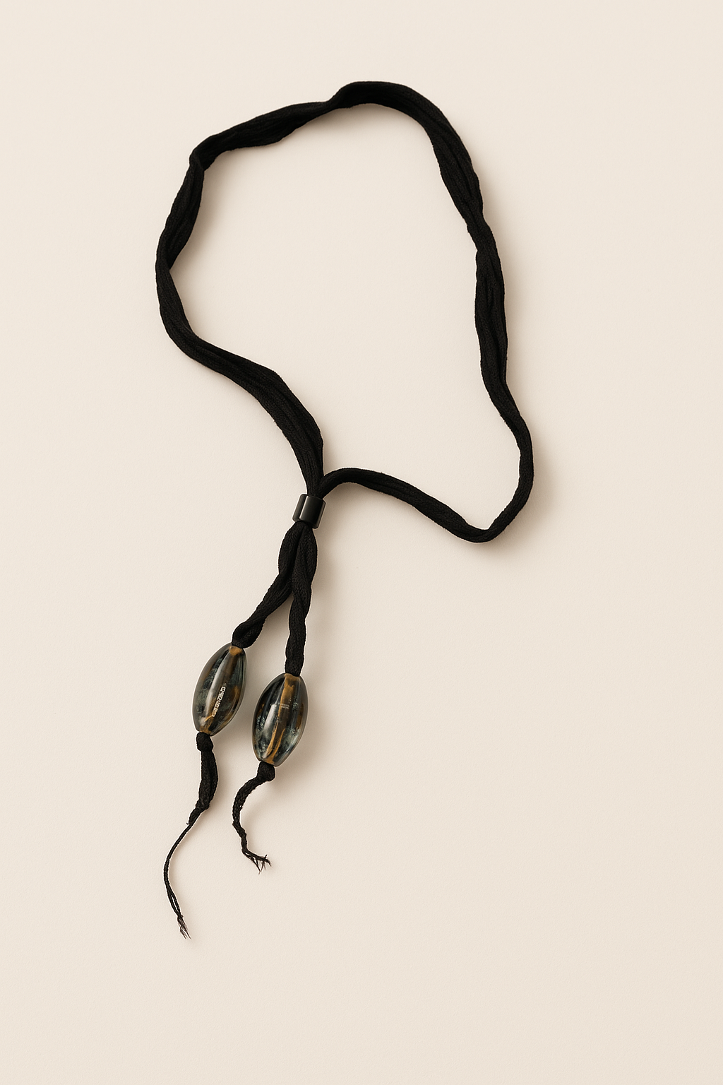 Collar seda negro
