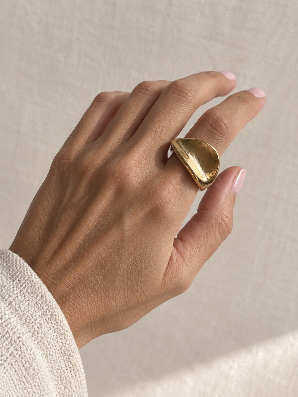 le ring ondulé doré
