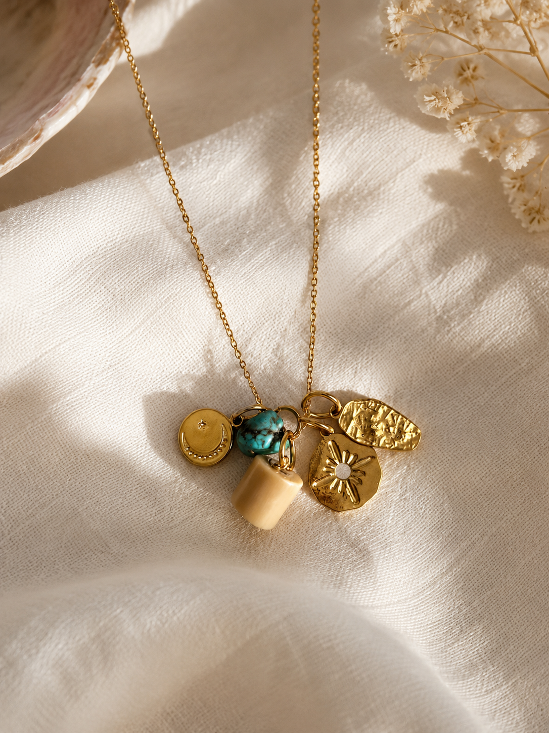 le collier mediterranean charms