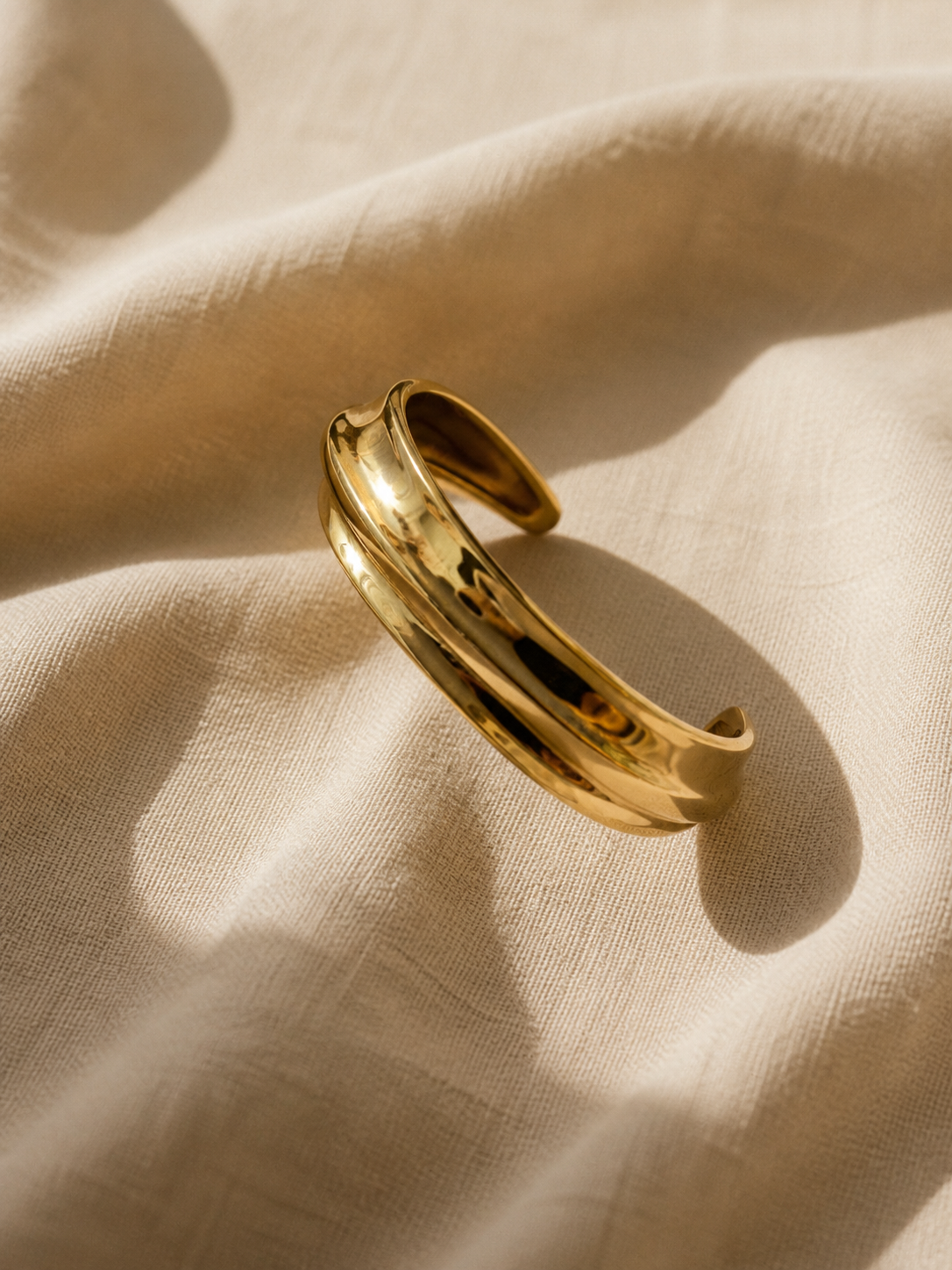le bracelet cuff doré