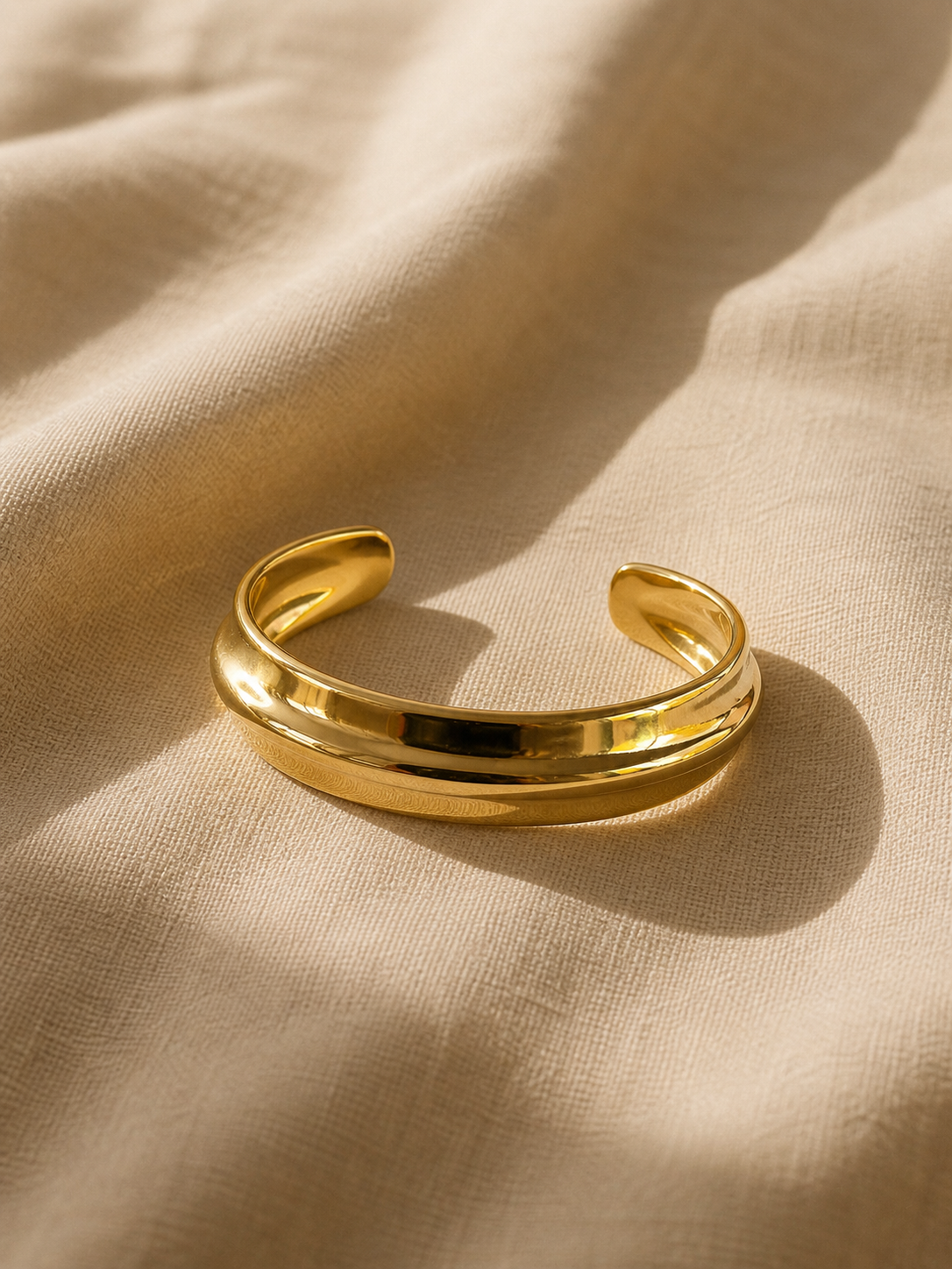 le bracelet cuff doré