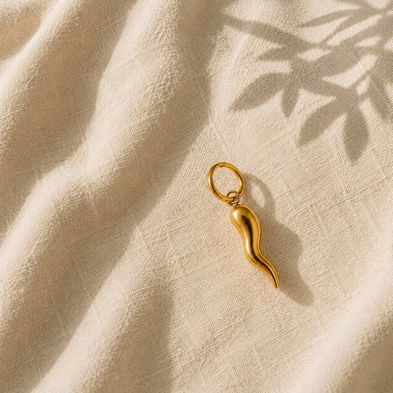 le charm chili gold