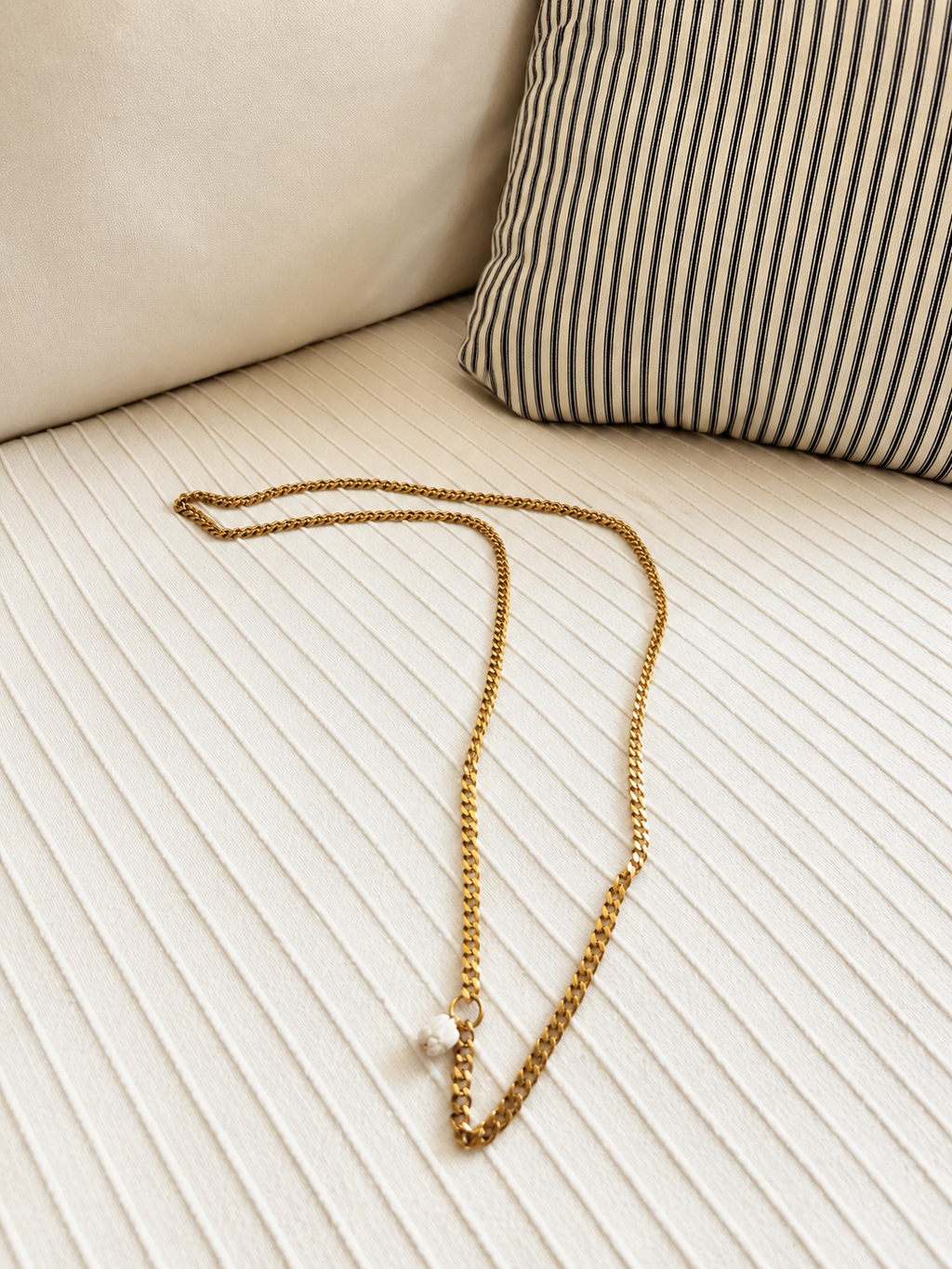 le collier maxi white charm
