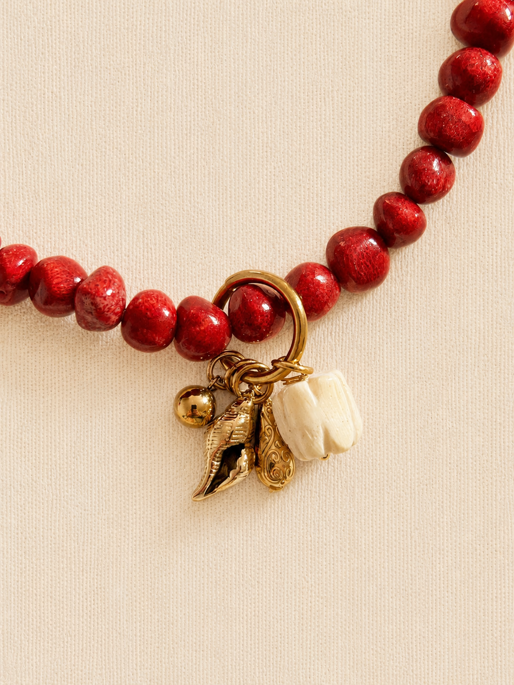 le collier short rouge