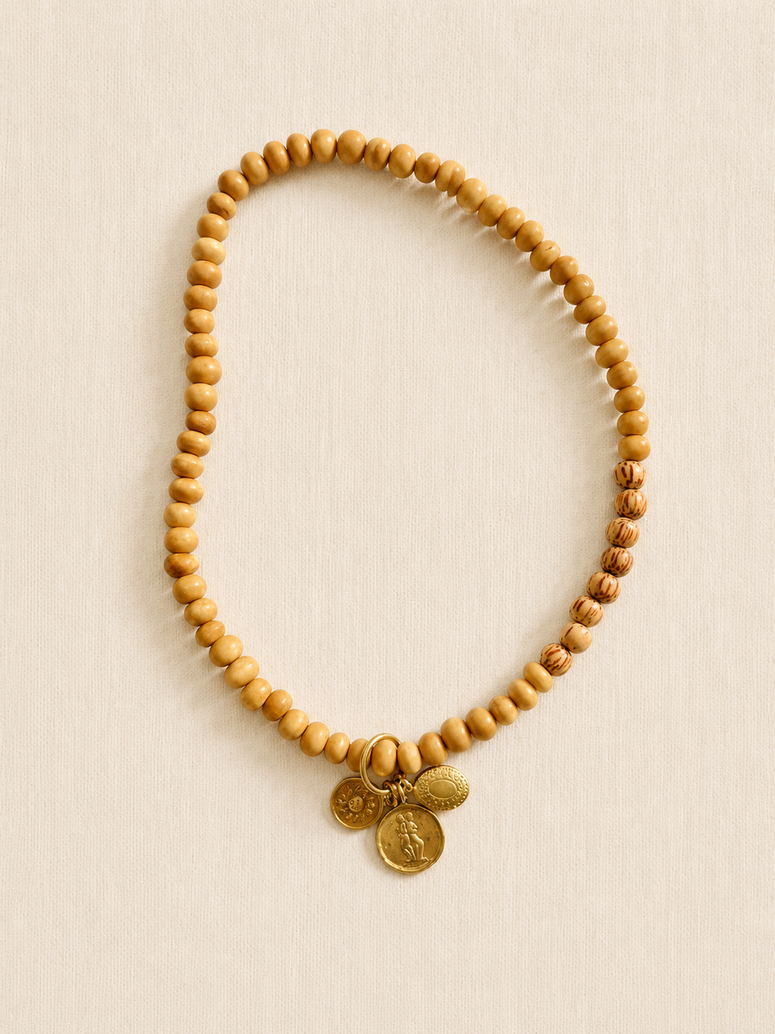 le collier short monedas