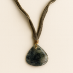 Collar Grace Kaki