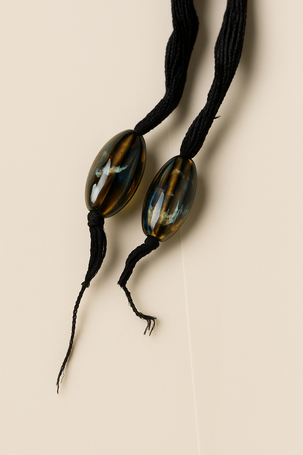 Collar seda negro