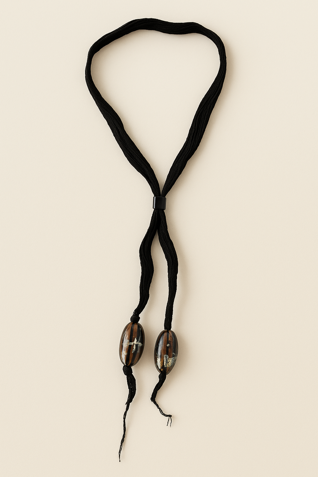 Collar seda negro