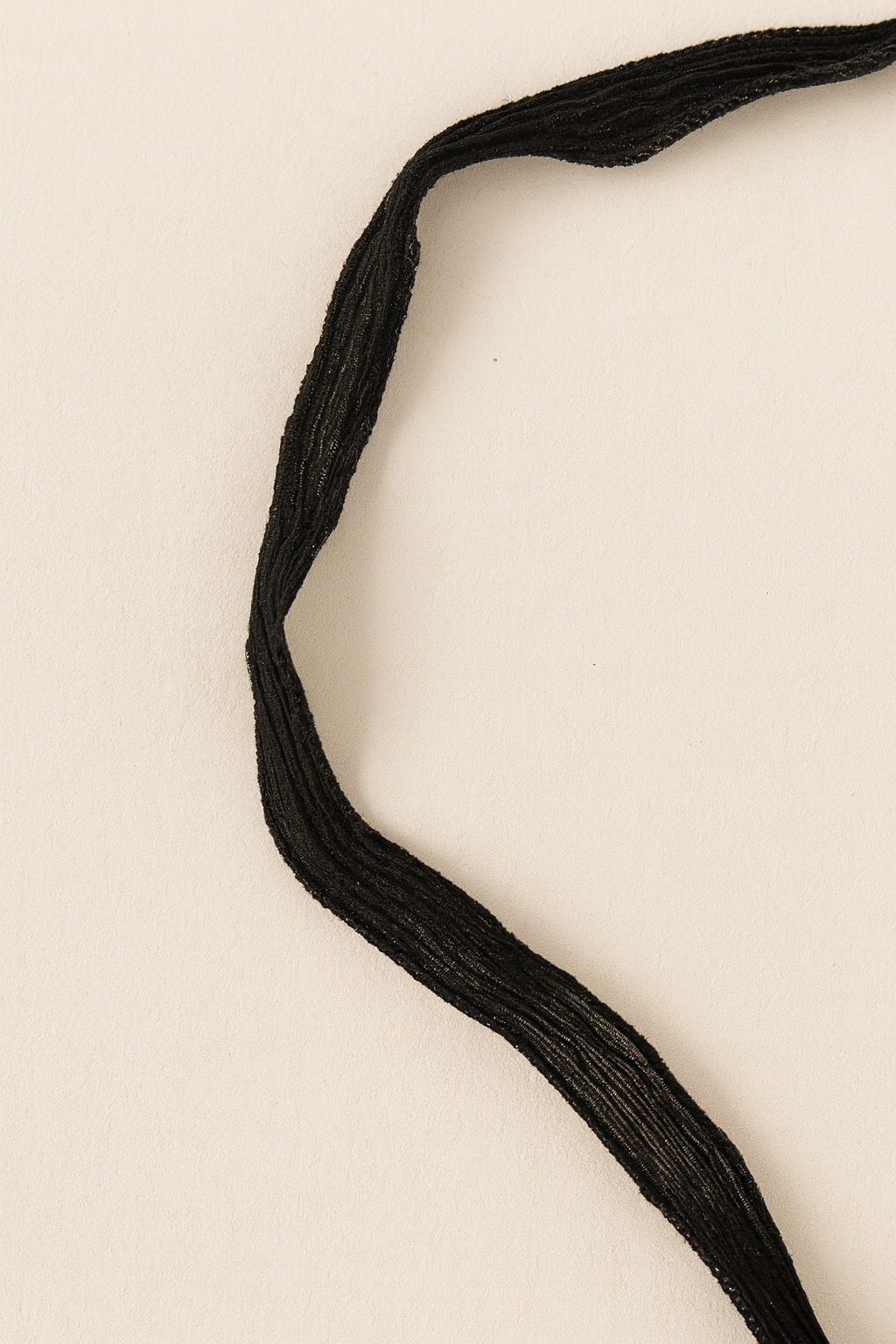 Collar seda negro