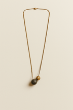 Collar seeds marron
