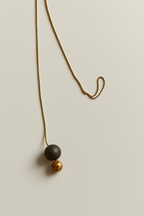 Collar seeds marron
